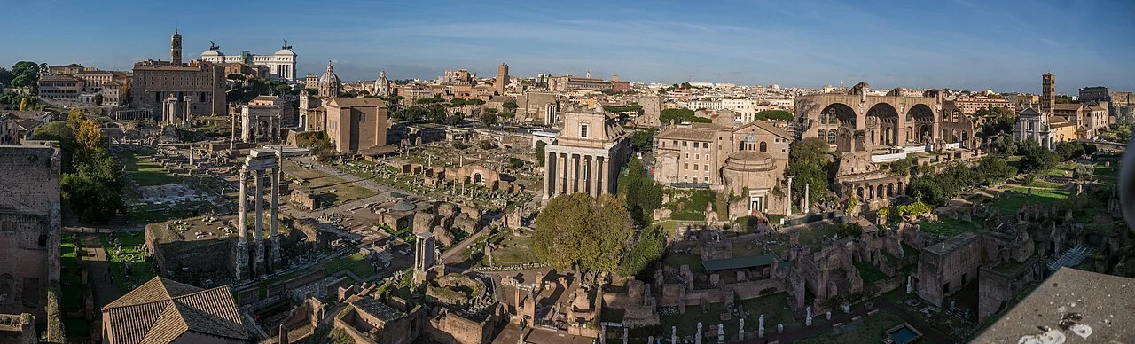 Roma’daki Forum Romanum kalıntılarının Palatin Tepesi’nden panoramik görünümü