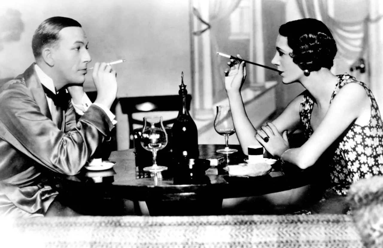Noël Coward ve Gertrude Lawrence, Coward's Private Lives (1930) performansında.